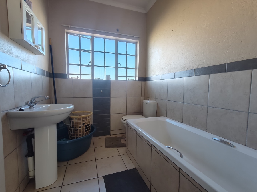 2 Bedroom Property for Sale in Waterval East North West
